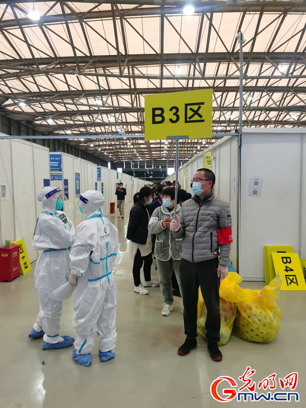 【圖片故事】“守滬者聯盟”丨探訪上海抗疫一線：“我是患者，也是志愿者！”