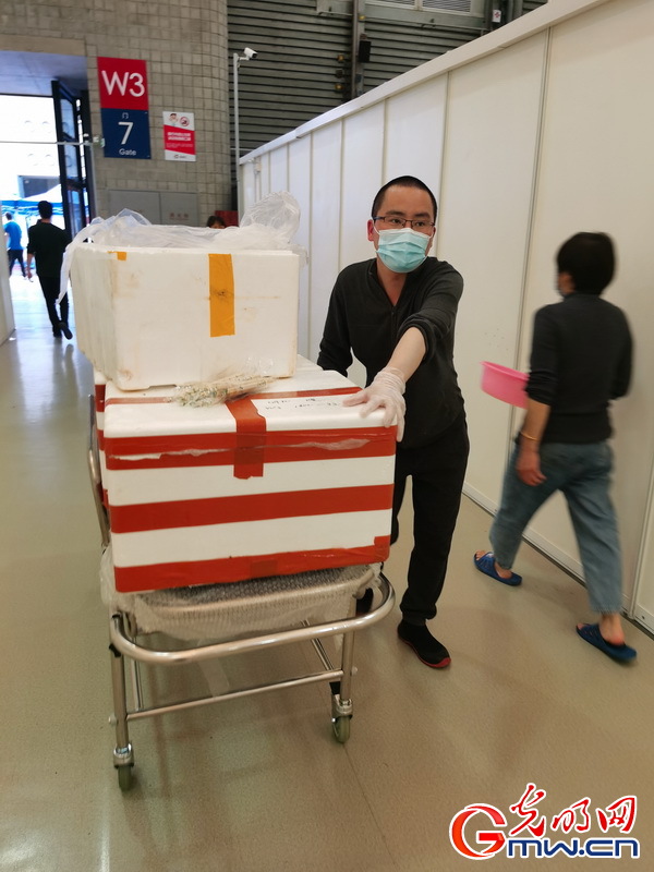【圖片故事】“守滬者聯盟”丨探訪上海抗疫一線：“我是患者，也是志愿者！”