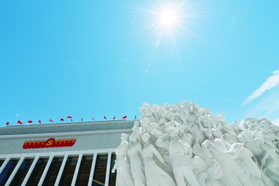 堅持和加強(qiáng)黨的全面領(lǐng)導(dǎo)：創(chuàng)造中國奇跡的最核心密碼
